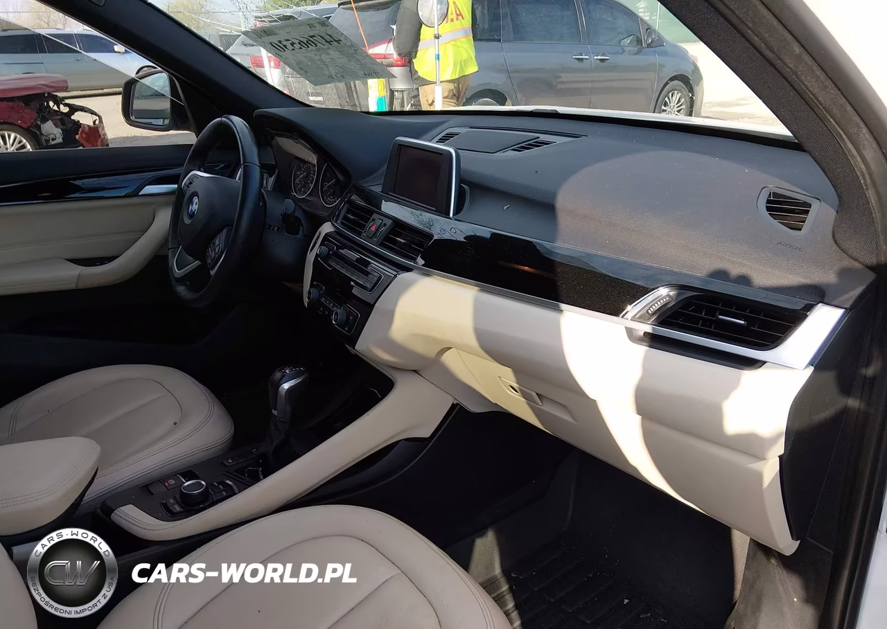 2018 BMW X1 xDrive28I VIN:WBXHT3C35J5F91423 - 5