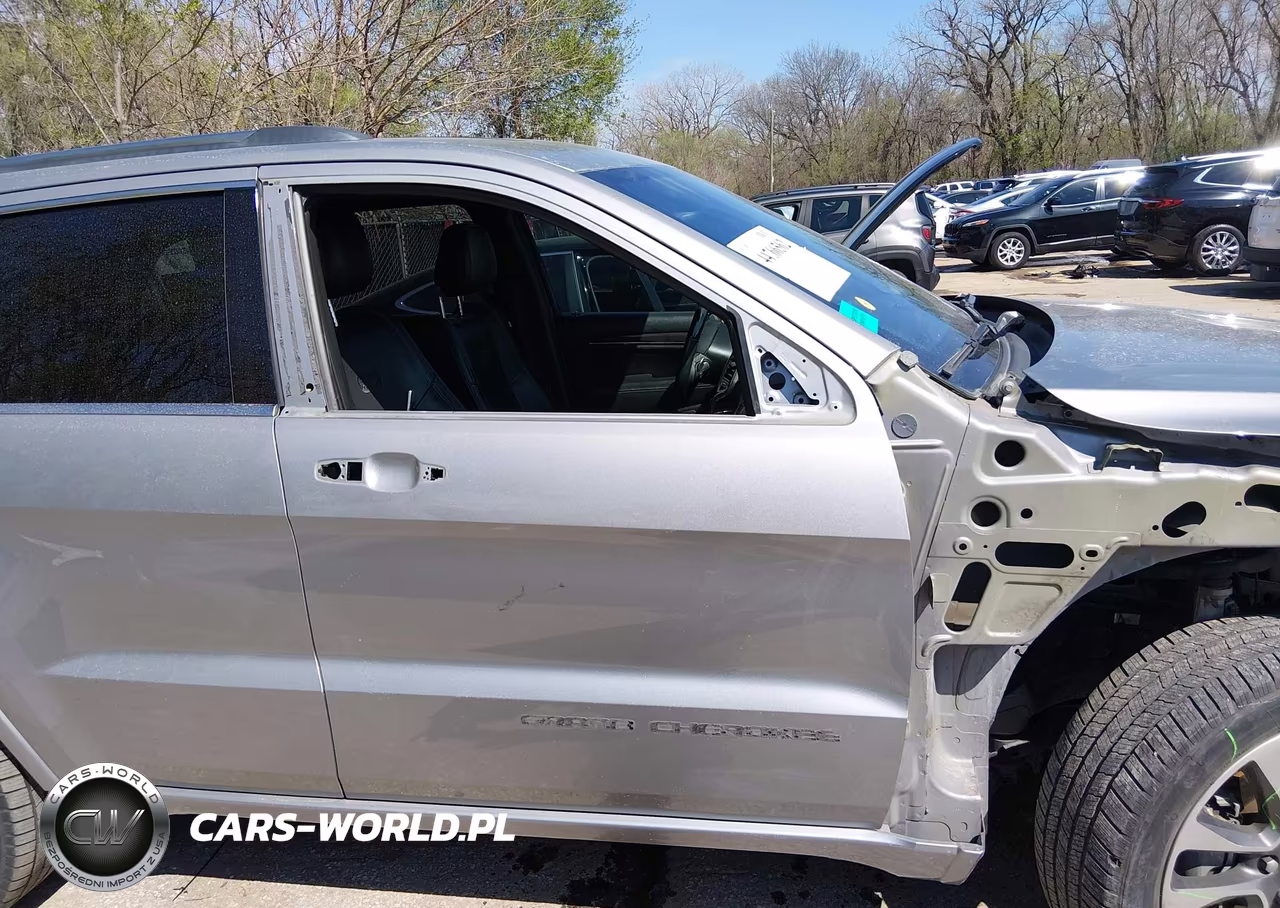 2017 Jeep Grand Cherokee Overland 4X2 VIN:1C4RJECG0HC827100 - 19