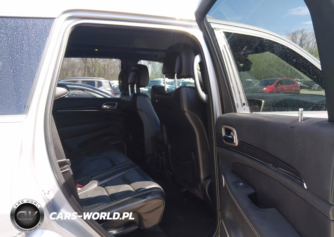2017 Jeep Grand Cherokee Overland 4X2 VIN:1C4RJECG0HC827100 - 8