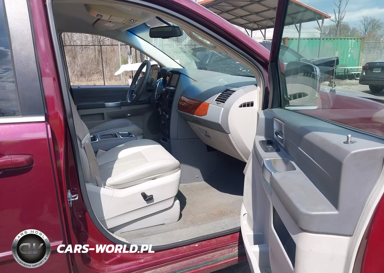 2008 Chrysler Town & Country Touring VIN:2A8HR54P88R666059 - 5