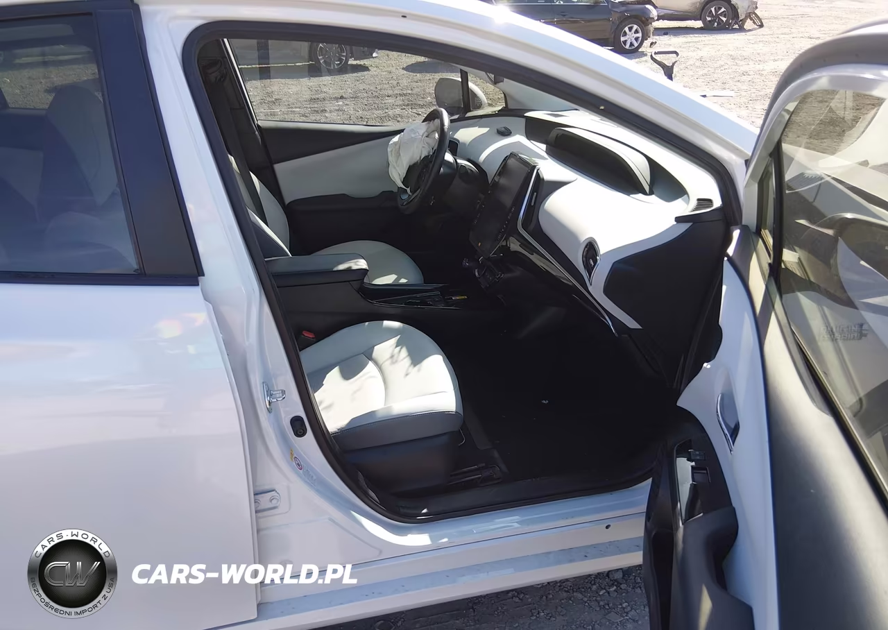 2021 Toyota Prius Prime Limited VIN:JTDKAMFP3M3195212 - 5