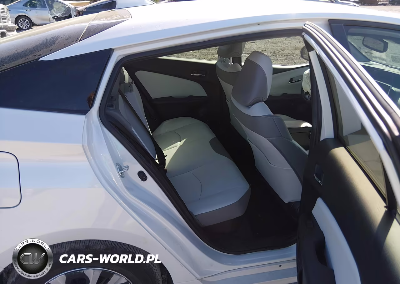 2021 Toyota Prius Prime Limited VIN:JTDKAMFP3M3195212 - 8