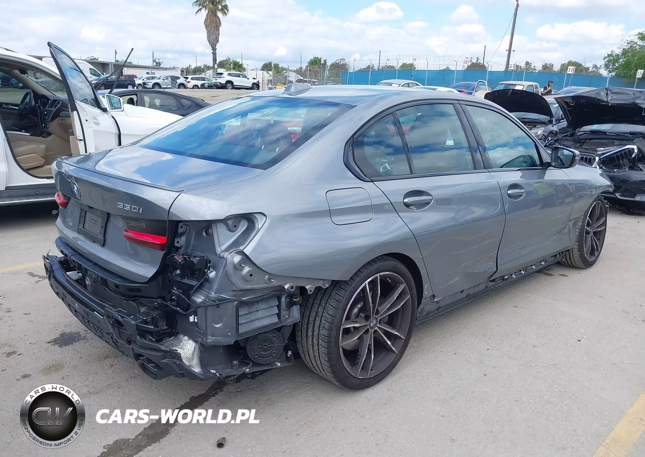 2024 BMW 330I VIN:3MW69FF0XR8E41399 - 4