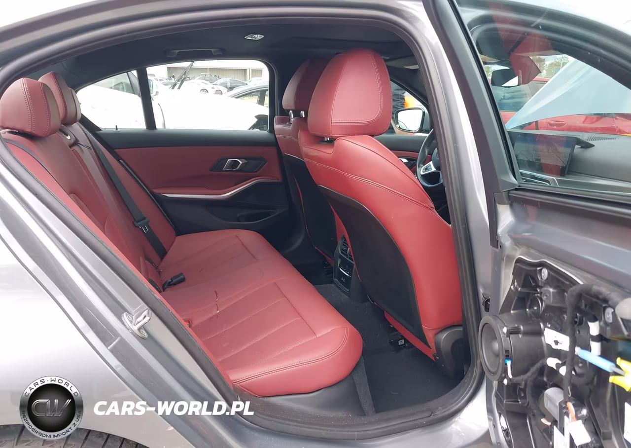 2024 BMW 330I VIN:3MW69FF0XR8E41399 - 8