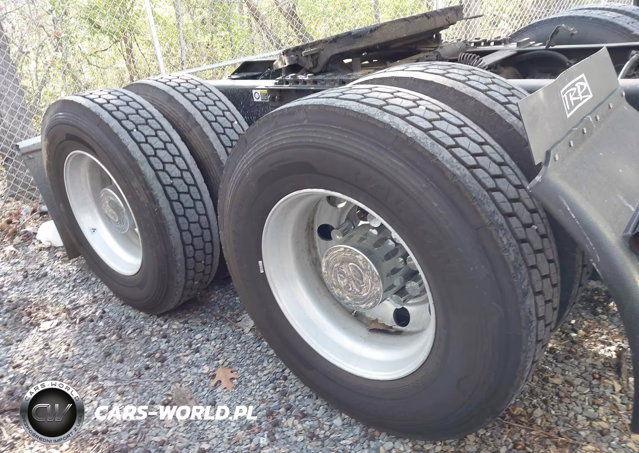 2018 Kenworth T680 VIN:1XKYDP9X6JJ186305 - 16