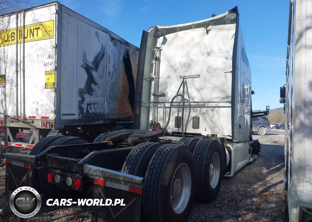 2018 Kenworth T680 VIN:1XKYDP9X6JJ186305 - 4