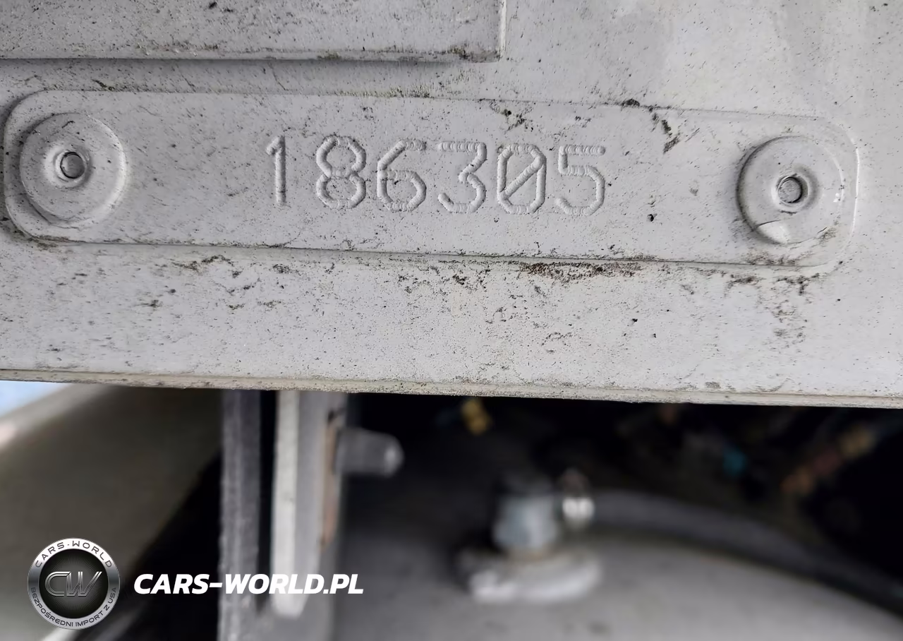 2018 Kenworth T680 VIN:1XKYDP9X6JJ186305 - 9