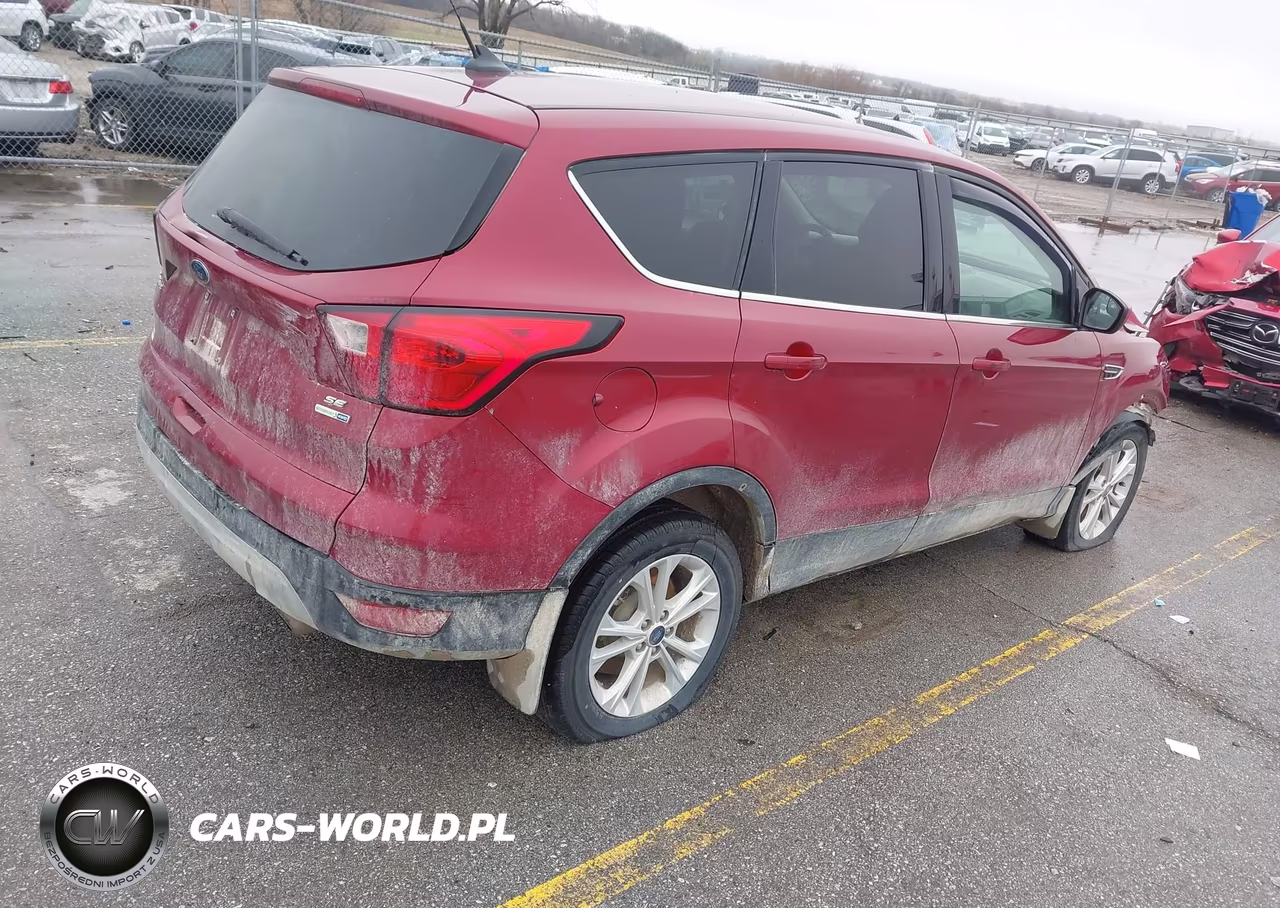 2019 Ford Escape Se VIN:1FMCU9GDXKUA13876 - 4