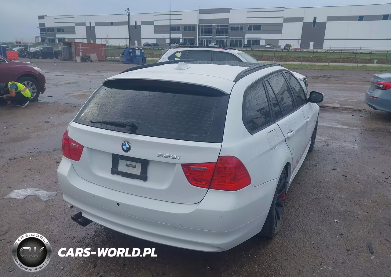 2011 BMW 328I VIN:WBAUT9C59BA192081 - 4