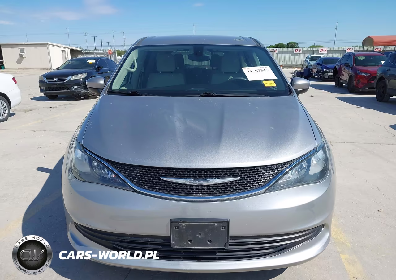 2017 Chrysler Pacifica Touring VIN:2C4RC1DG9HR517858 - 12