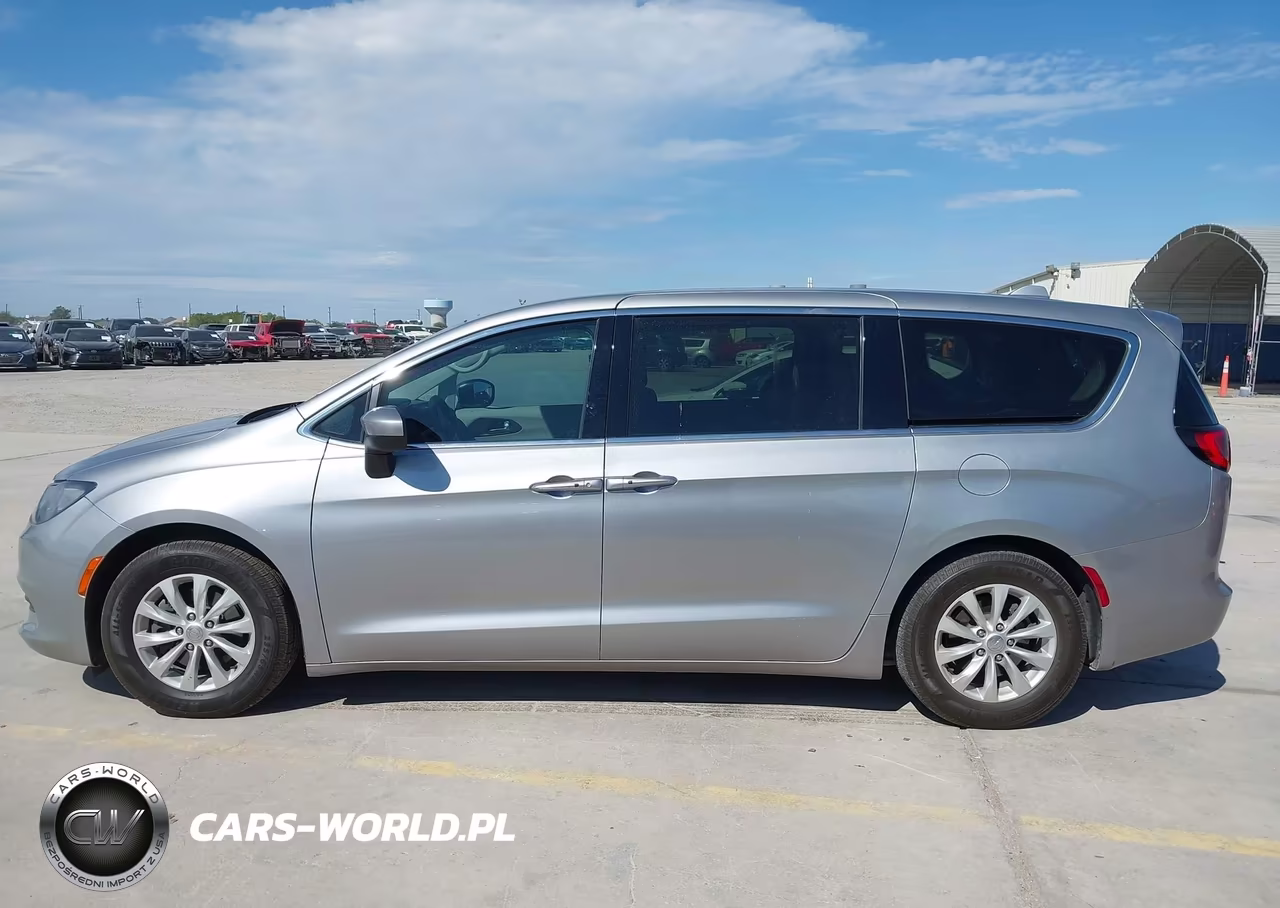 2017 Chrysler Pacifica Touring VIN:2C4RC1DG9HR517858 - 14