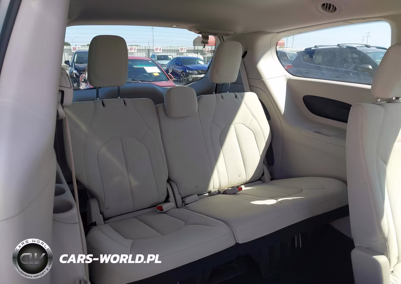 2017 Chrysler Pacifica Touring VIN:2C4RC1DG9HR517858 - 17