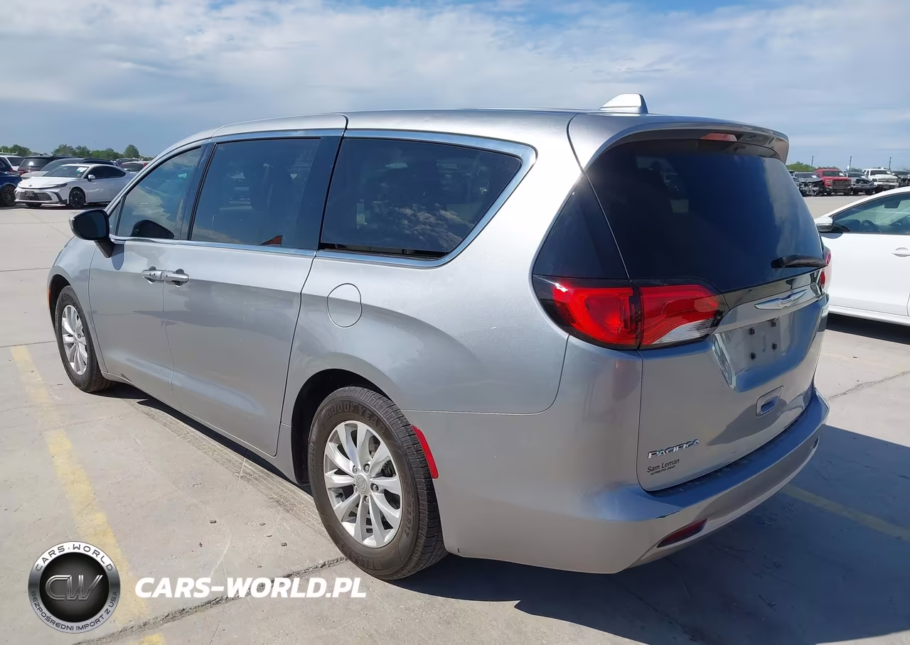 2017 Chrysler Pacifica Touring VIN:2C4RC1DG9HR517858 - 3