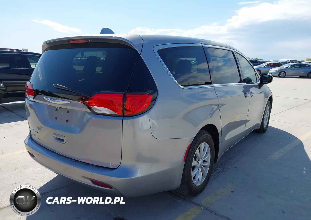 2017 Chrysler Pacifica Touring VIN:2C4RC1DG9HR517858 - 4