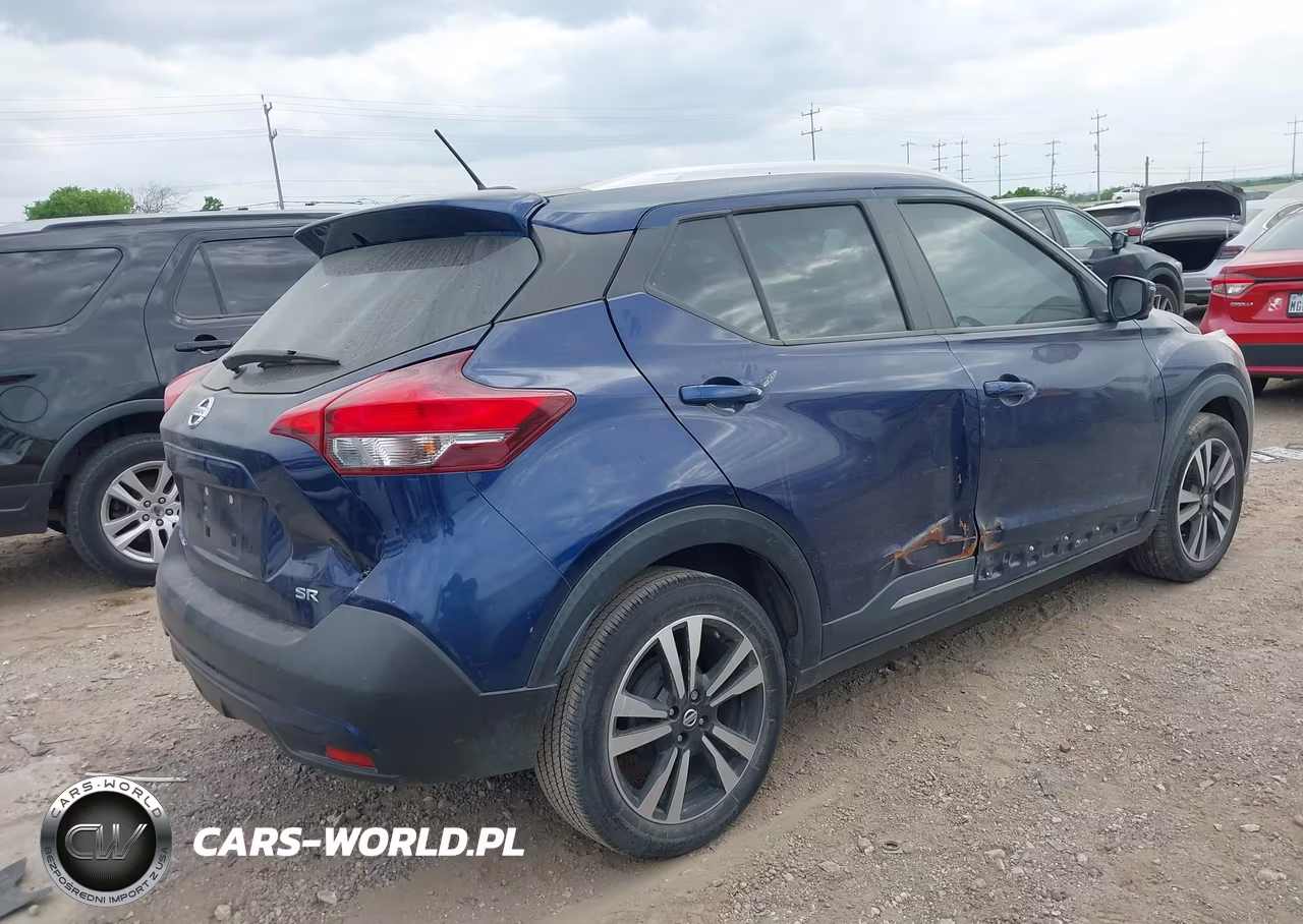 2018 Nissan Kicks Sr VIN:3N1CP5CU4JL524621 - 4
