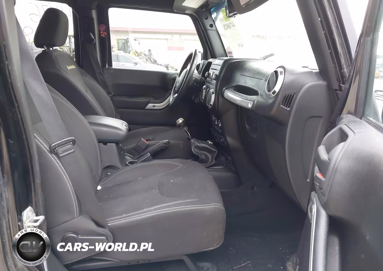 2016 Jeep Wrangler Unlimited Sahara VIN:1C4BJWEG5GL111201 - 5