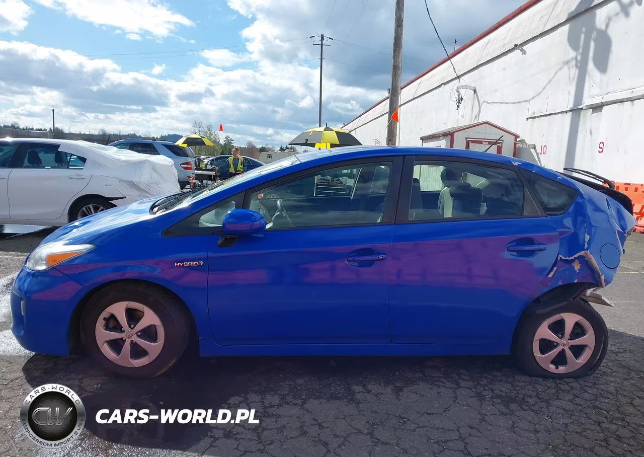 2015 Toyota Prius Two VIN:JTDKN3DU9F2001511 - 13