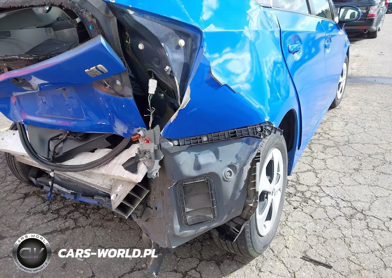 2015 Toyota Prius Two VIN:JTDKN3DU9F2001511 - 17