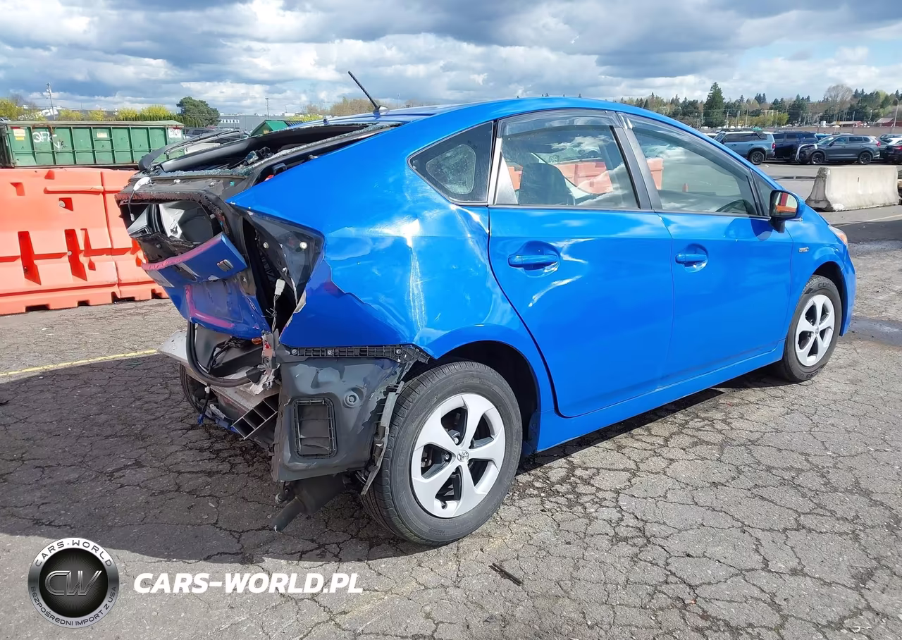 2015 Toyota Prius Two VIN:JTDKN3DU9F2001511 - 4