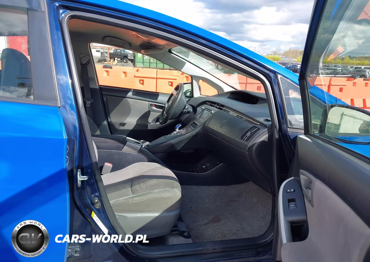 2015 Toyota Prius Two VIN:JTDKN3DU9F2001511 - 5
