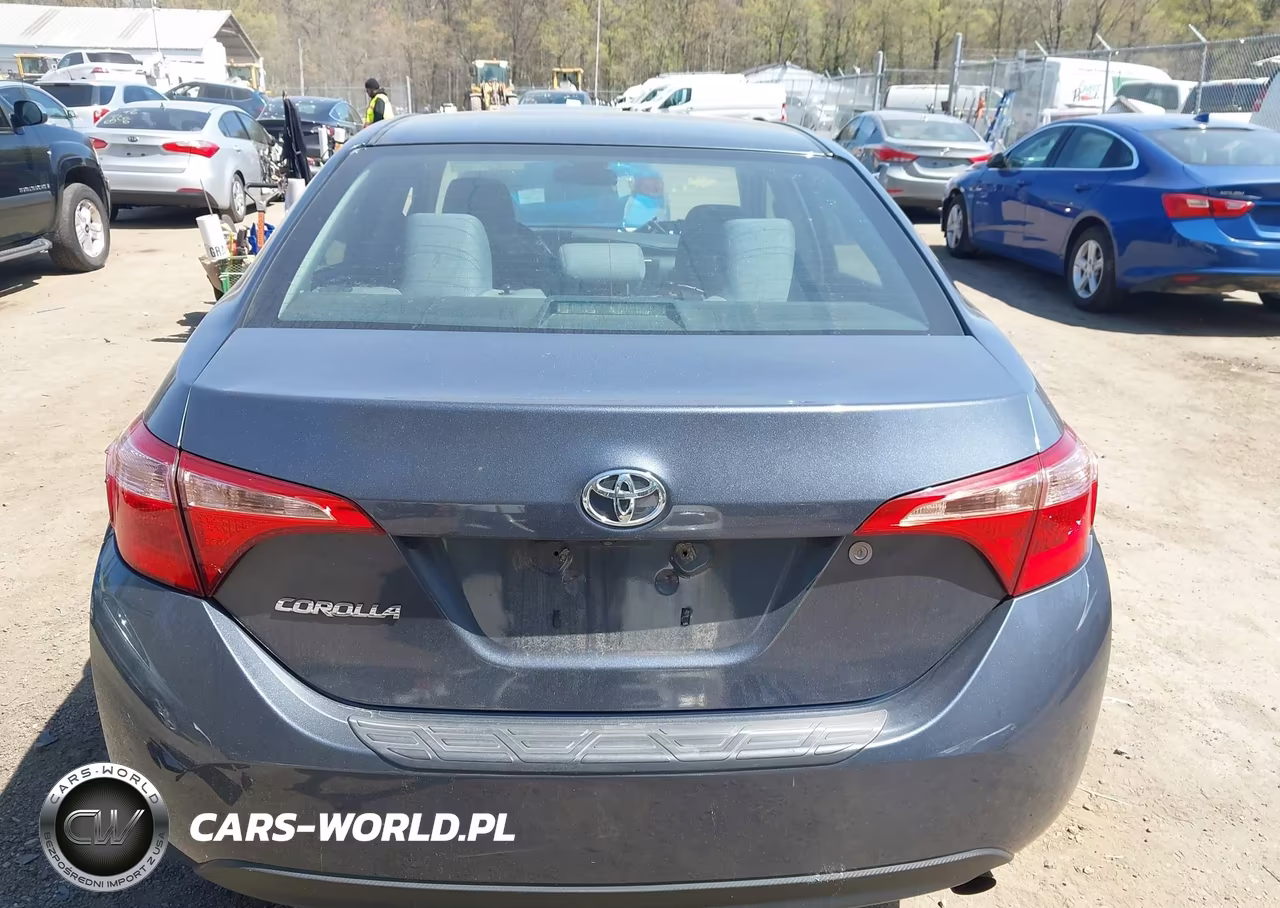 2018 Toyota Corolla L VIN:2T1BURHE5JC023864 - 17