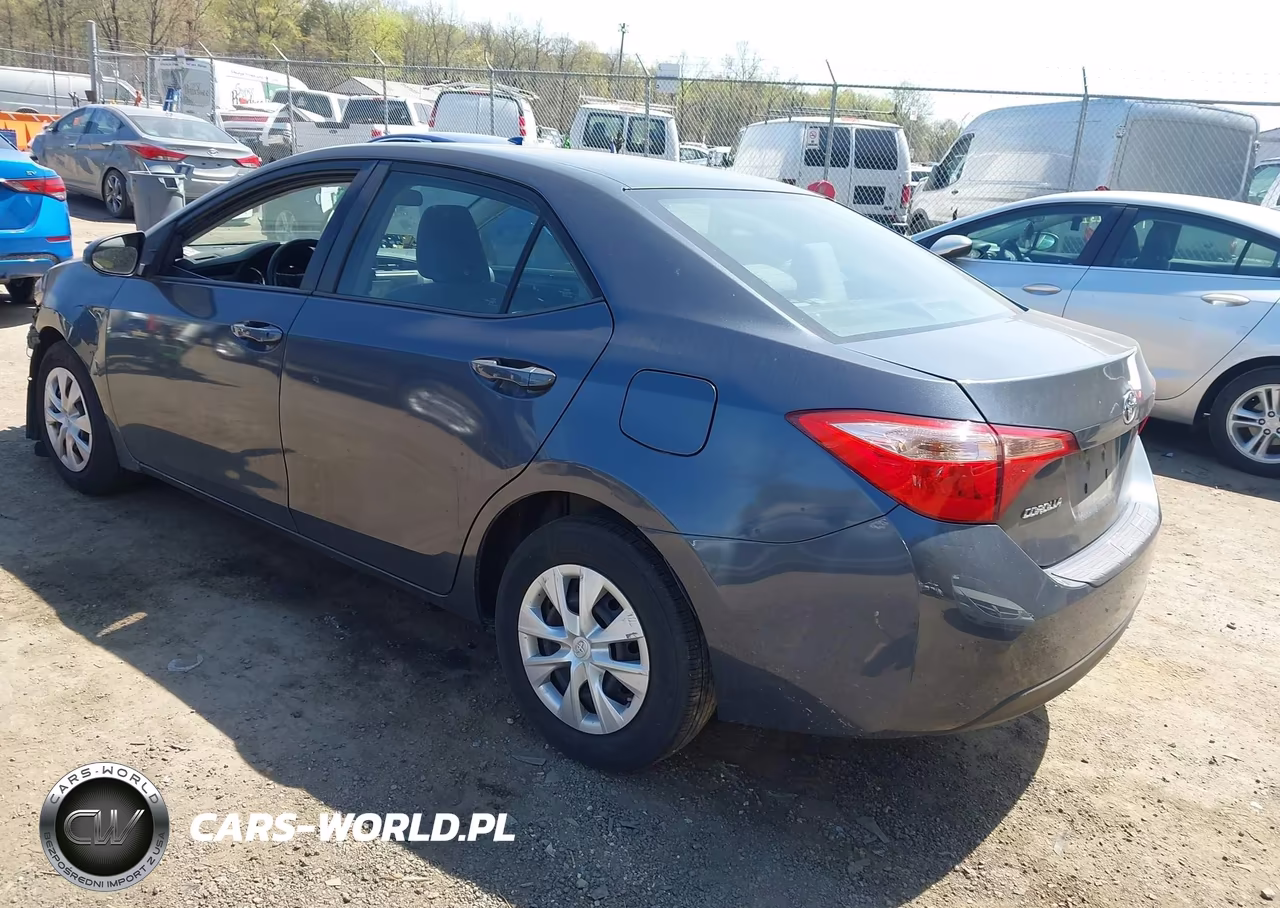 2018 Toyota Corolla L VIN:2T1BURHE5JC023864 - 3