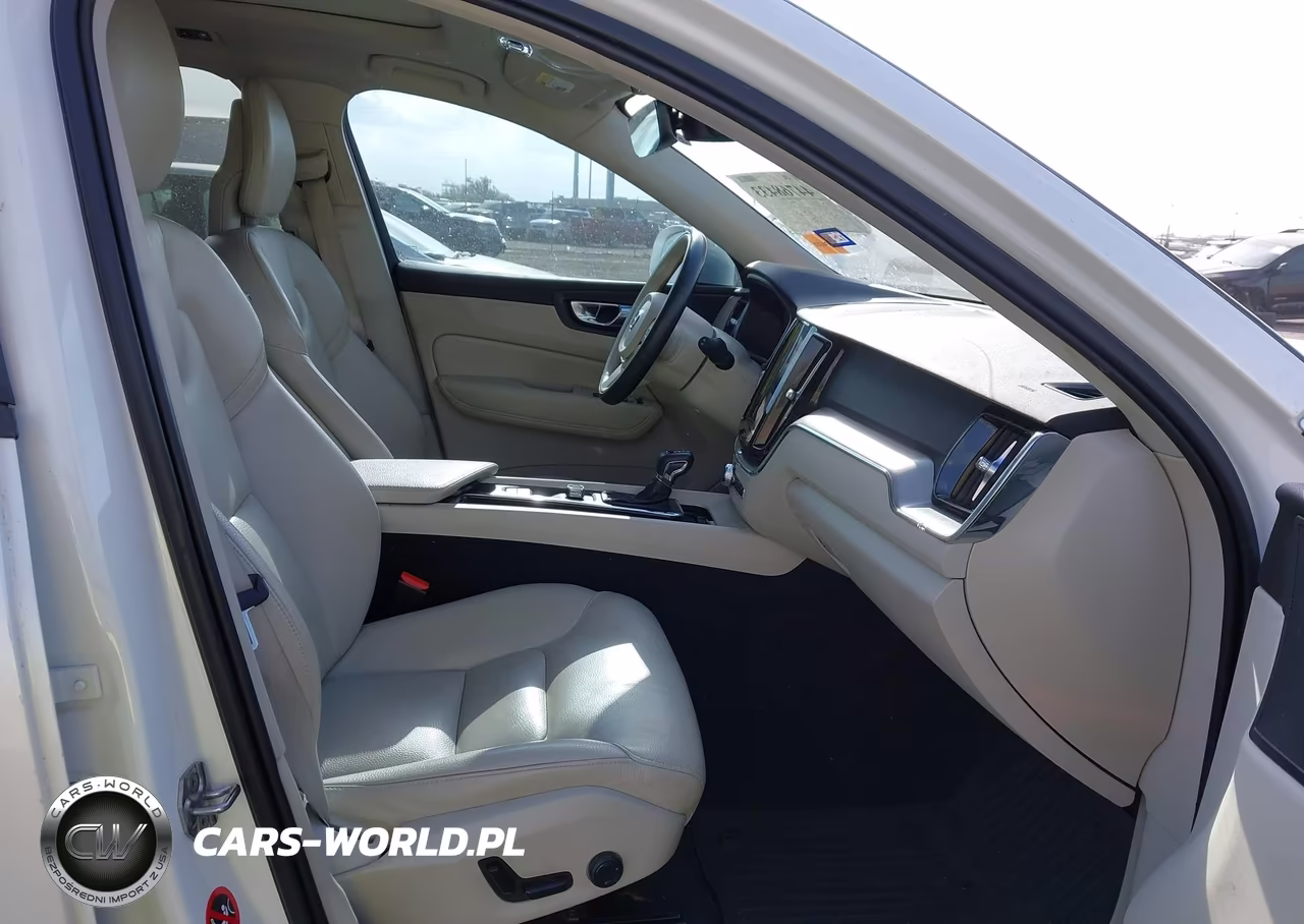 2018 Volvo Xc60 T5 Momentum VIN:LYV102RK2JB087635 - 5