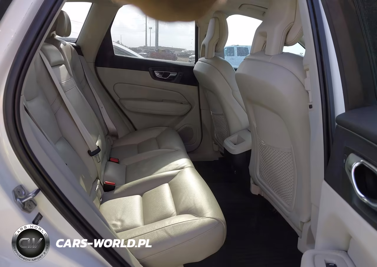 2018 Volvo Xc60 T5 Momentum VIN:LYV102RK2JB087635 - 8