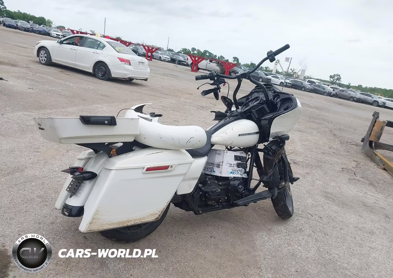 2018 Harley-Davidson Fltrxs Road Glide Special VIN:1HD1KTC14JB605552 - 4