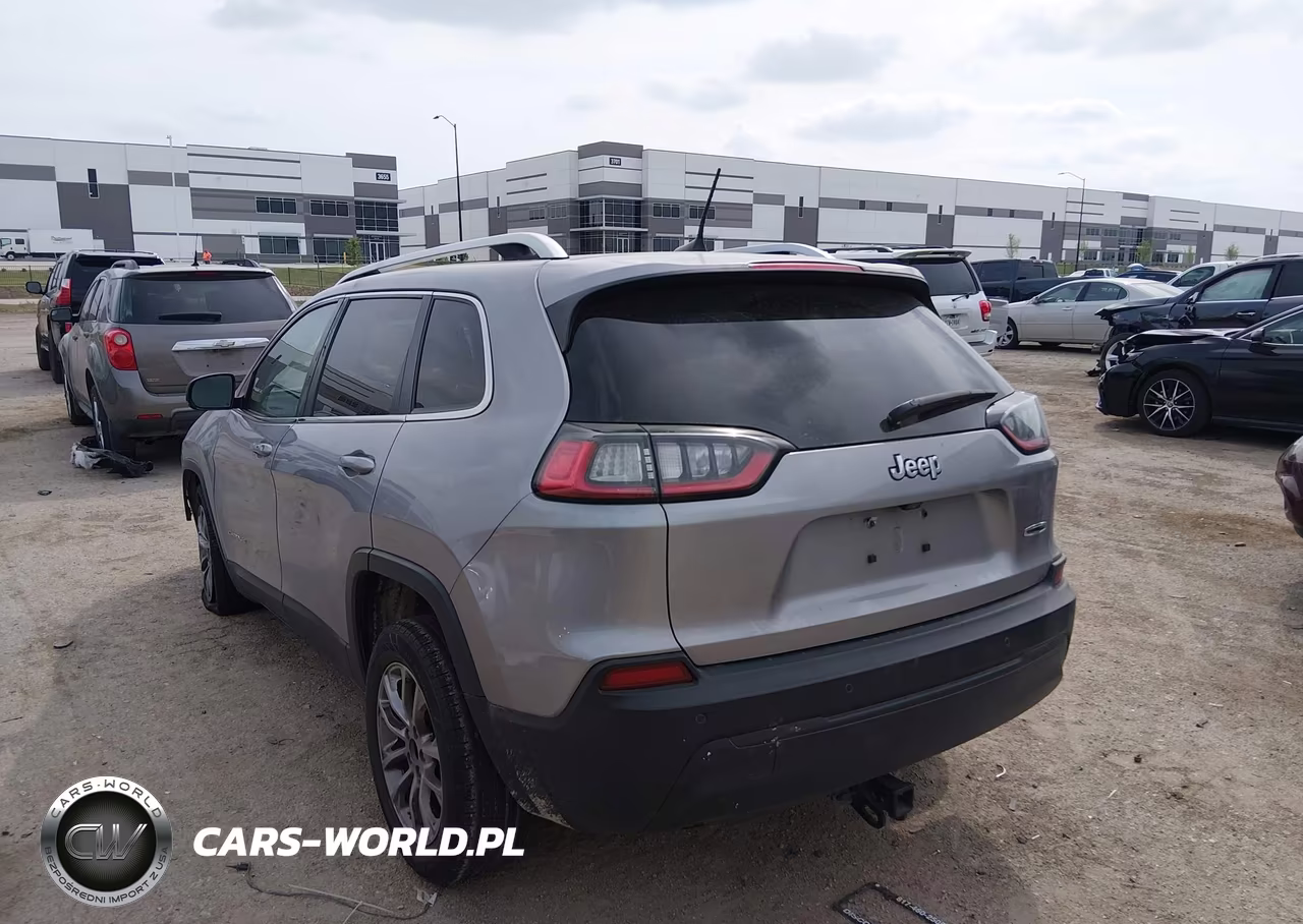 2019 Jeep Cherokee Latitude Plus Fwd VIN:1C4PJLLBXKD265711 - 3