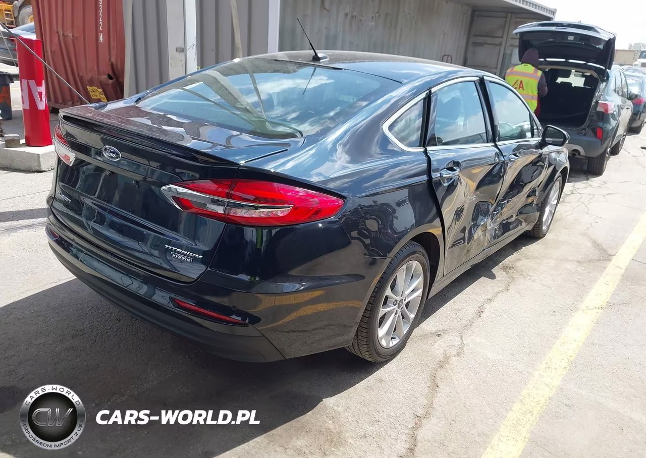 2020 Ford Fusion Plug-In Hybrid Titanium VIN:3FA6P0SU0LR126987 - 4