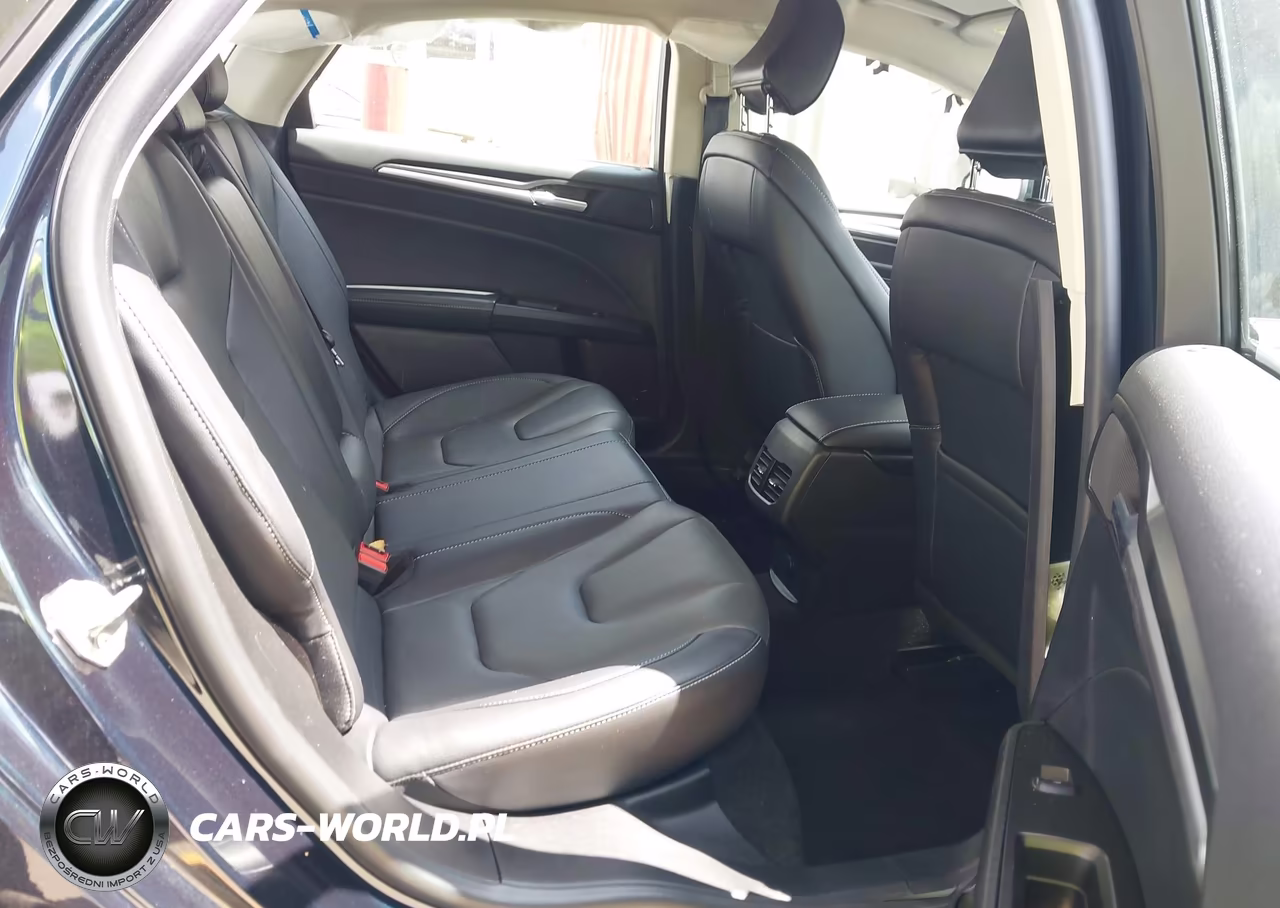 2020 Ford Fusion Plug-In Hybrid Titanium VIN:3FA6P0SU0LR126987 - 8
