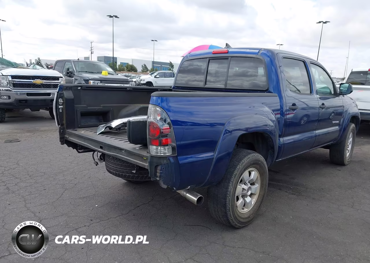 2015 Toyota Tacoma Prerunner V6 VIN:3TMJU4GN1FM186770 - 4
