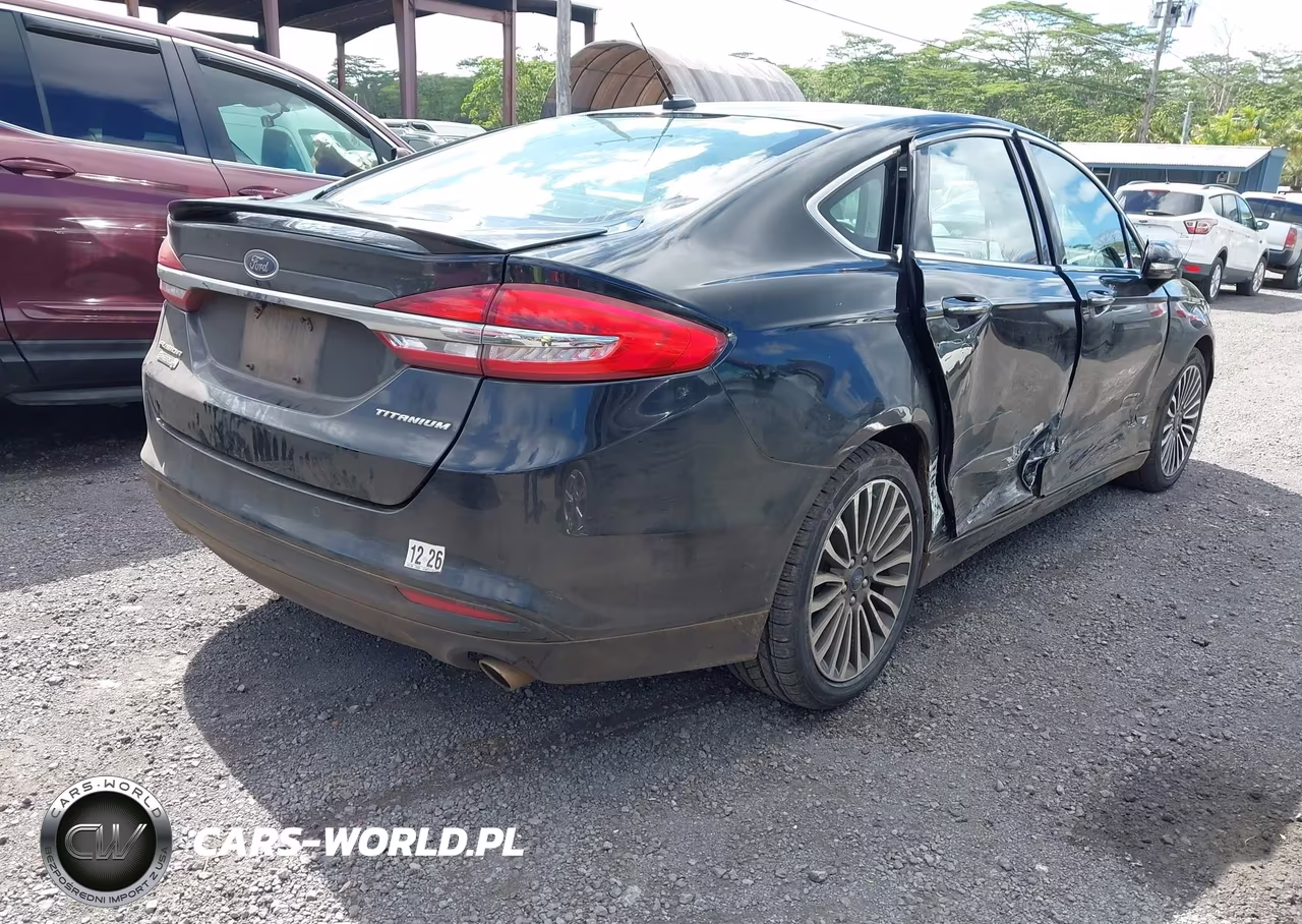 2017 Ford Fusion Energi Titanium VIN:3FA6P0SU1HR367903 - 4