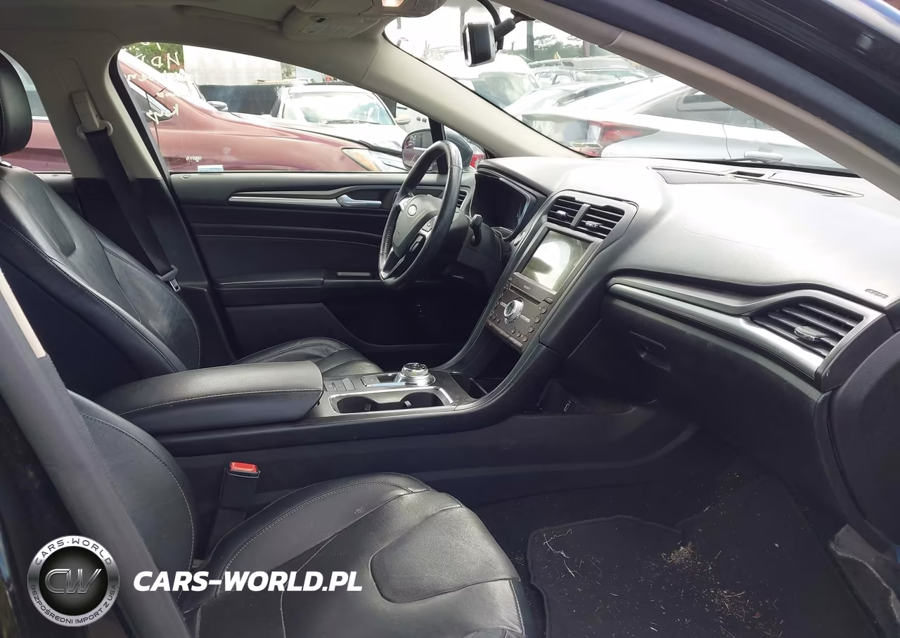 2017 Ford Fusion Energi Titanium VIN:3FA6P0SU1HR367903 - 5