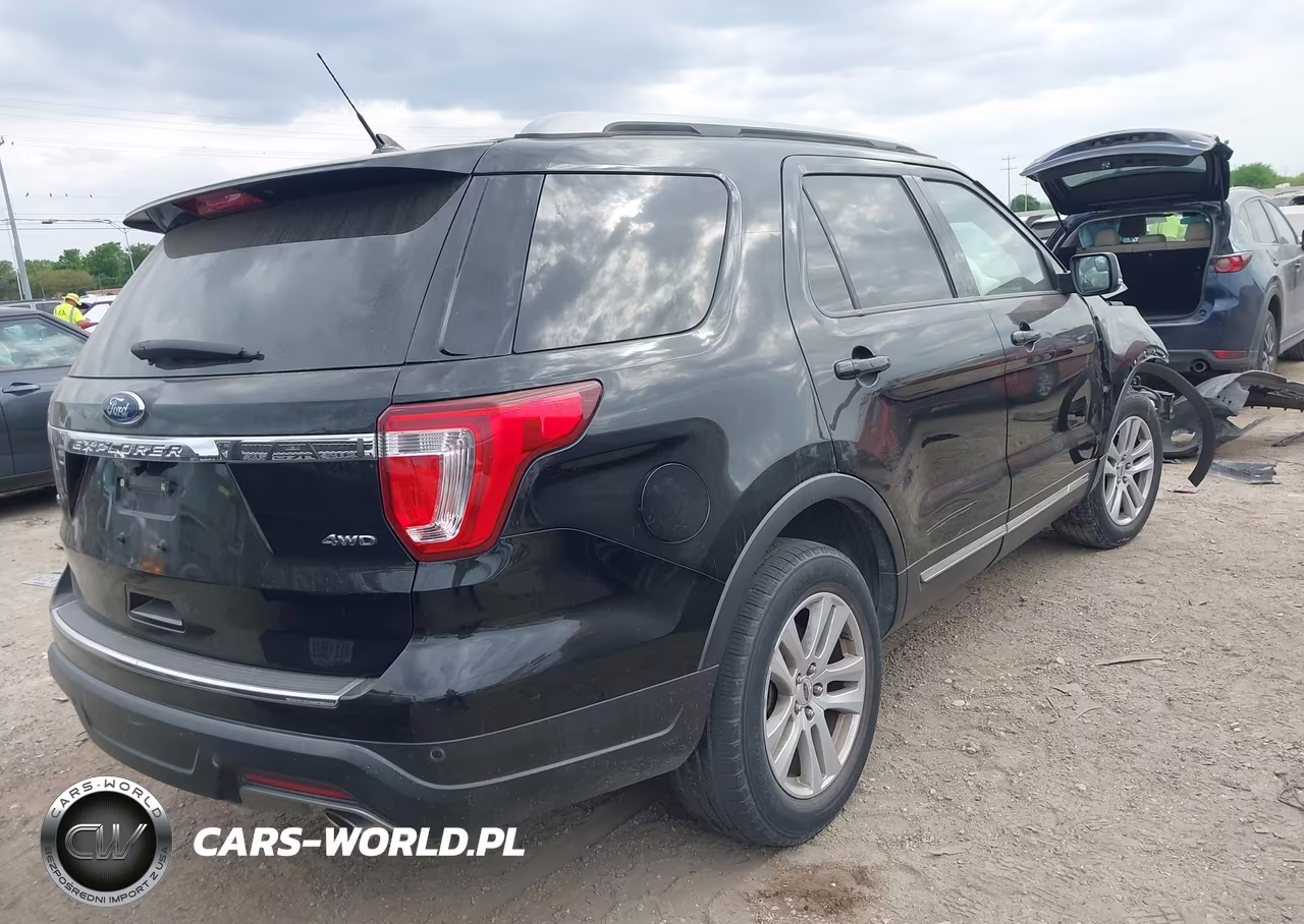 2018 Ford Explorer Xlt VIN:1FM5K8D8XJGB46165 - 4