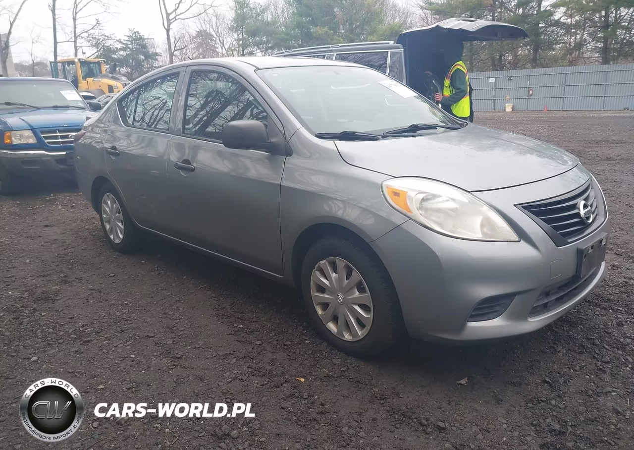 2013 Nissan Versa 1.6 S+