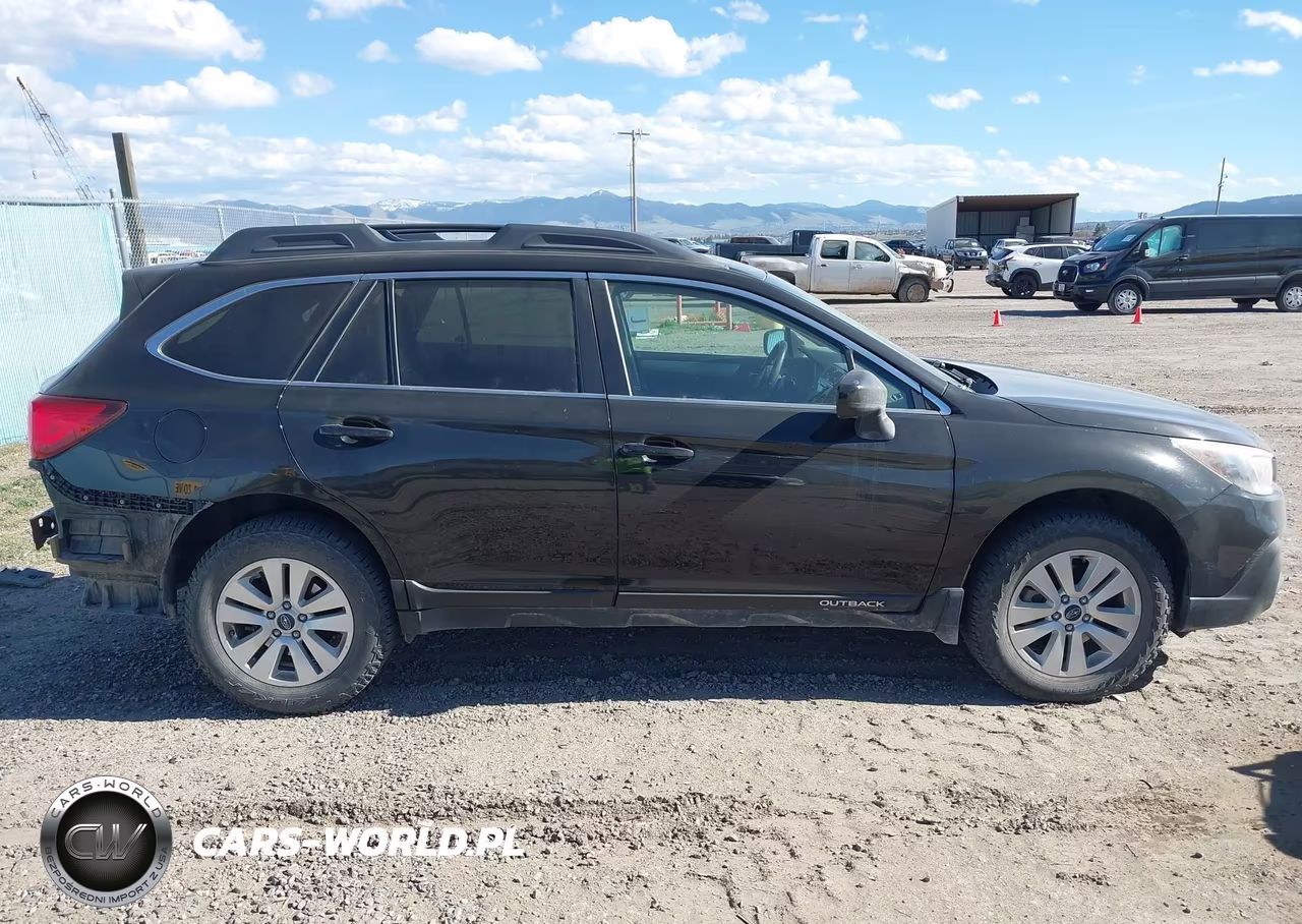 2018 Subaru Outback 2.5I Premium VIN:4S4BSADC6J3354467 - 14