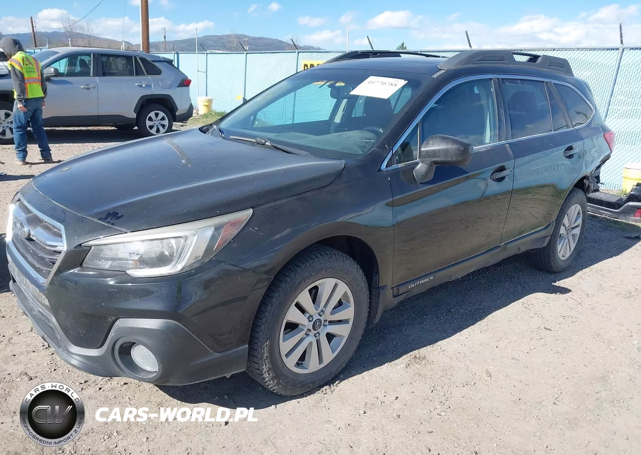 2018 Subaru Outback 2.5I Premium VIN:4S4BSADC6J3354467 - 2