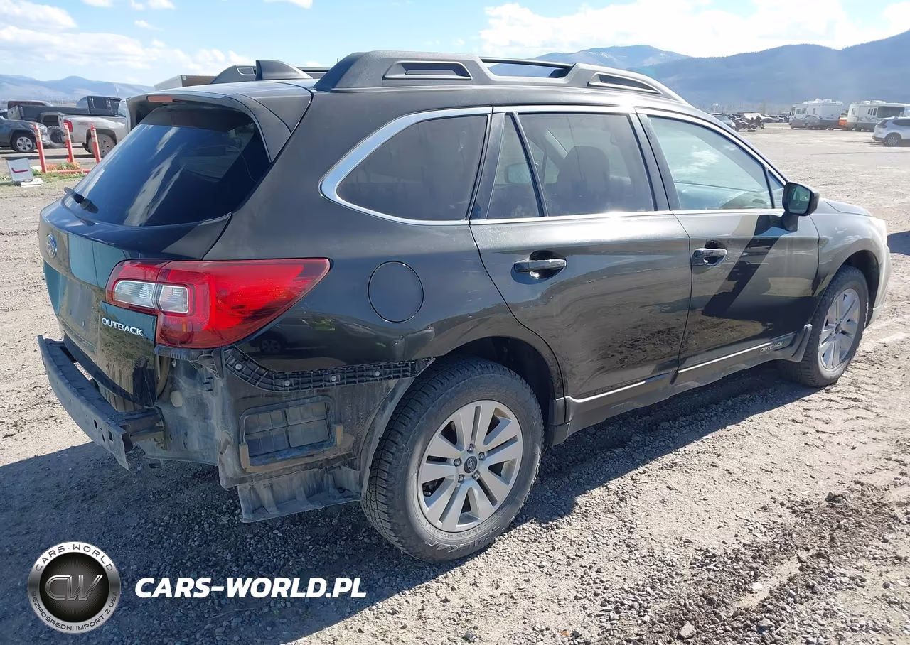 2018 Subaru Outback 2.5I Premium VIN:4S4BSADC6J3354467 - 4