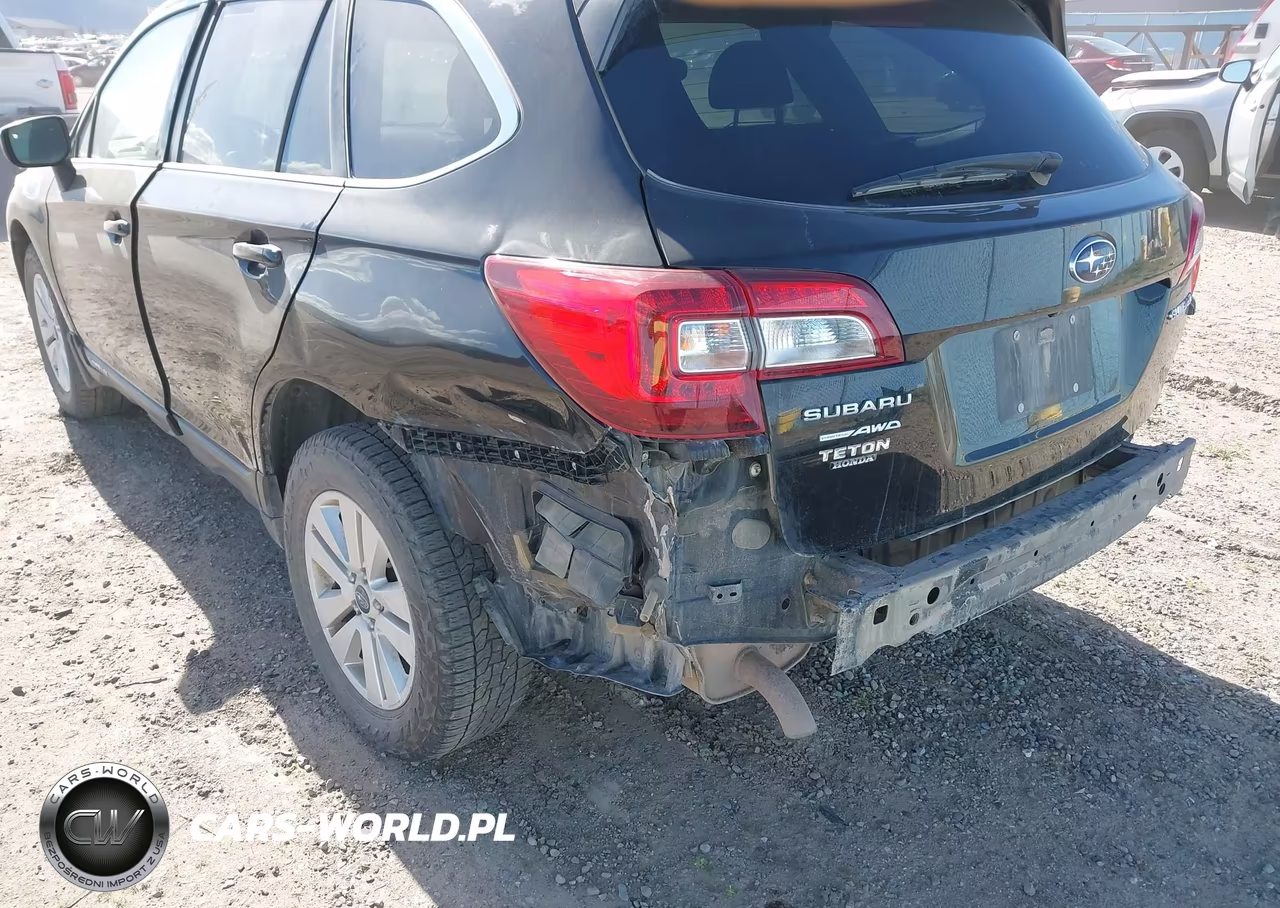 2018 Subaru Outback 2.5I Premium VIN:4S4BSADC6J3354467 - 6