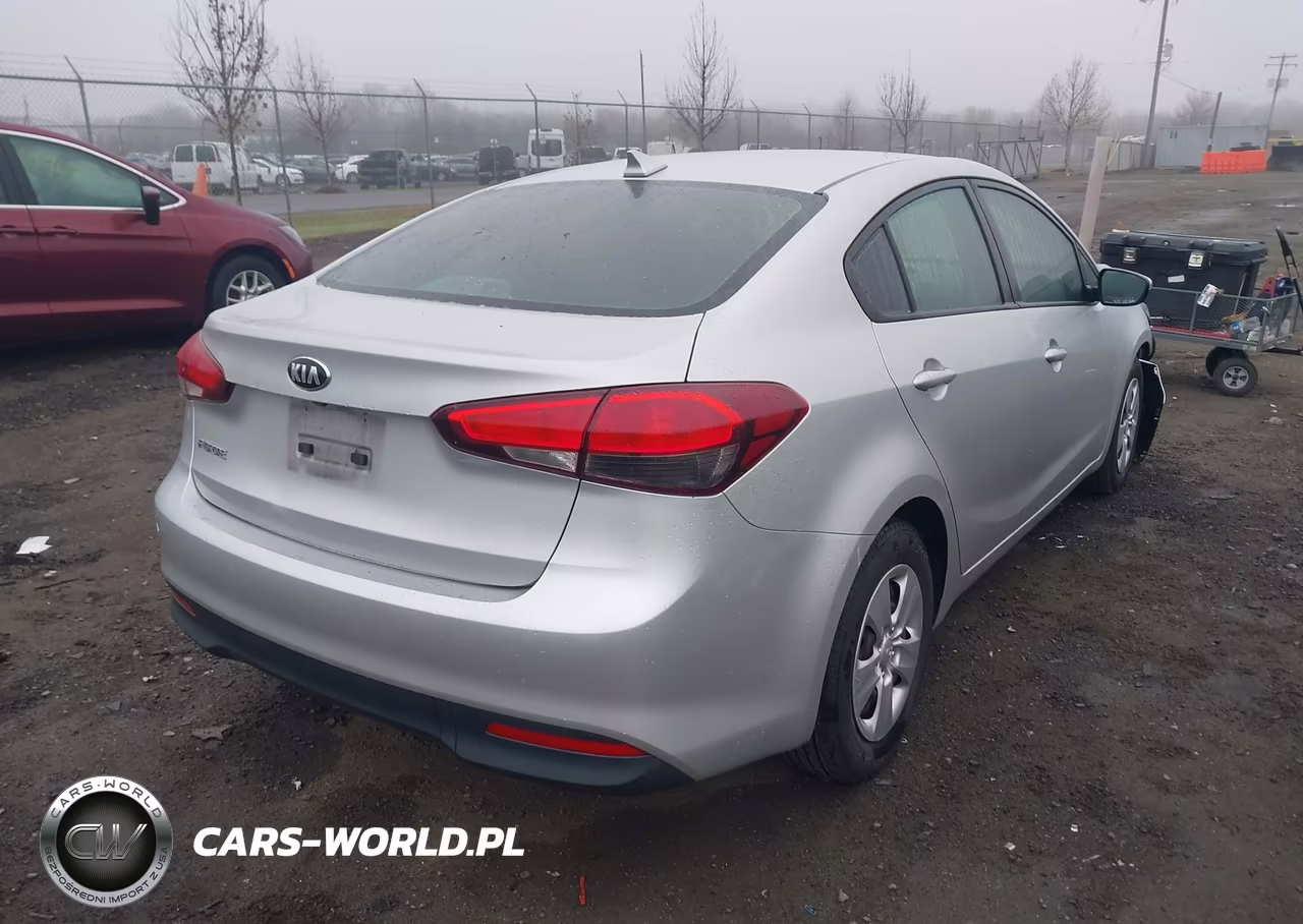 2018 Kia Forte Lx VIN:3KPFL4A72JE250725 - 4