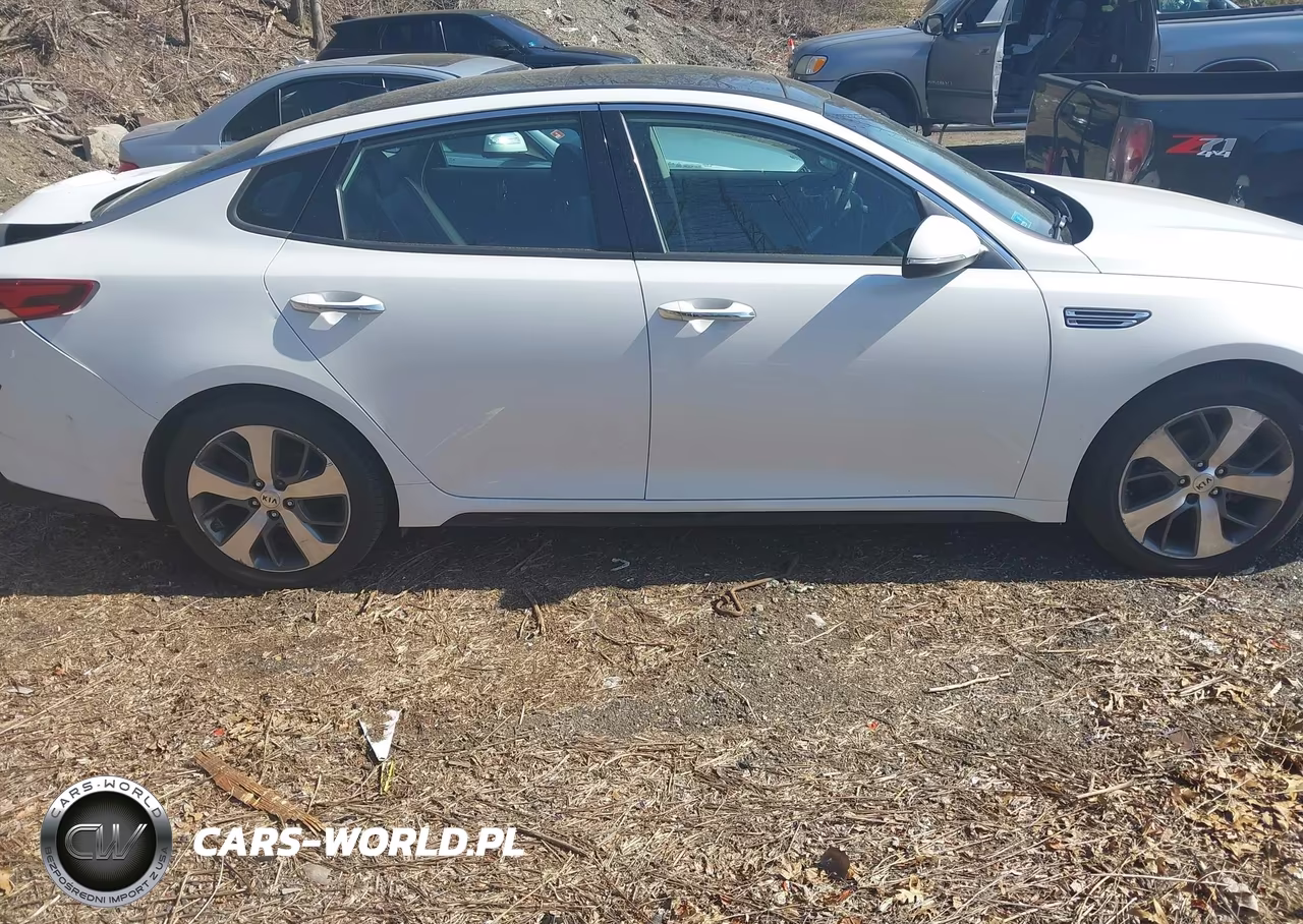 2020 Kia Optima S VIN:5XXGT4L35LG418513 - 13