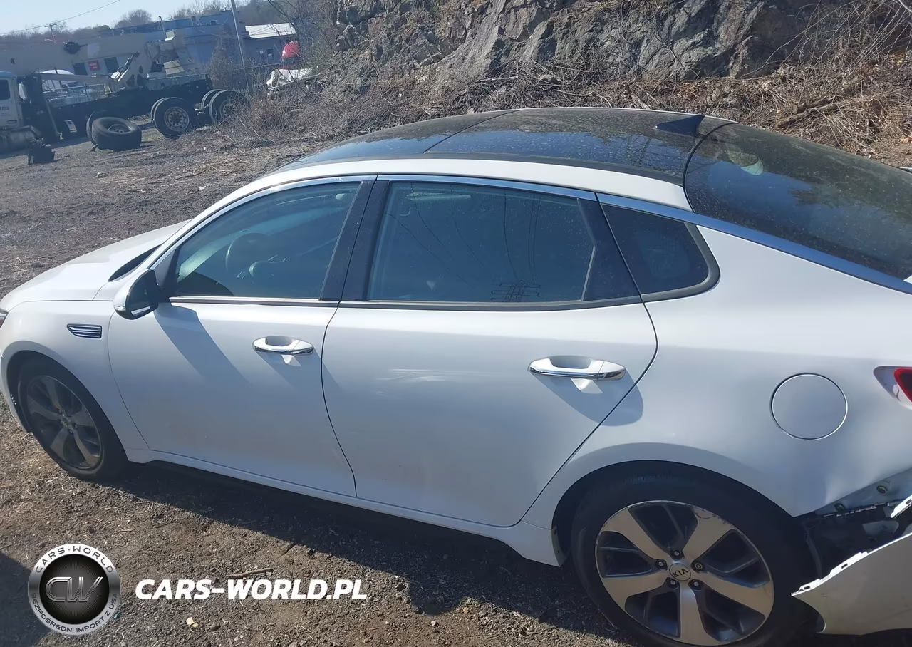 2020 Kia Optima S VIN:5XXGT4L35LG418513 - 14