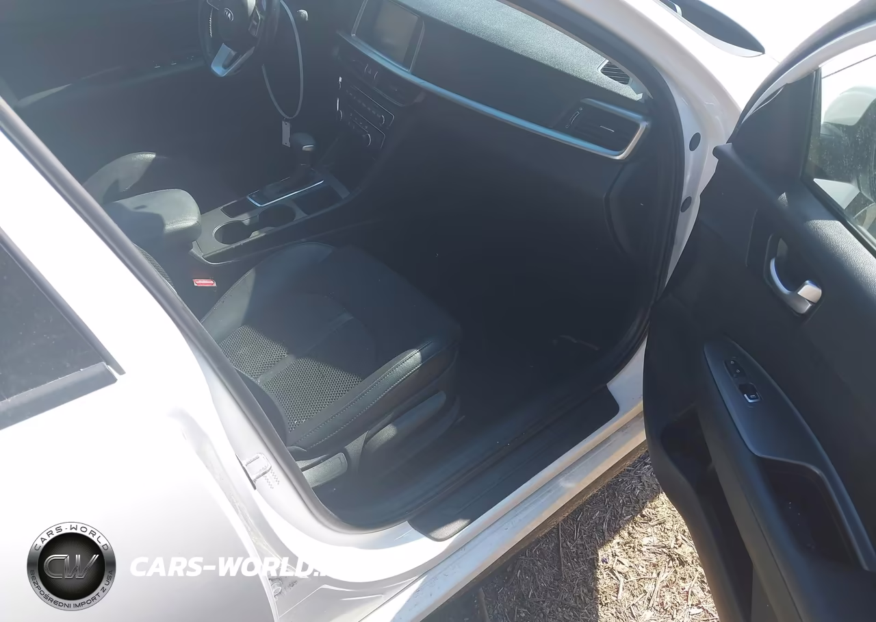 2020 Kia Optima S VIN:5XXGT4L35LG418513 - 5