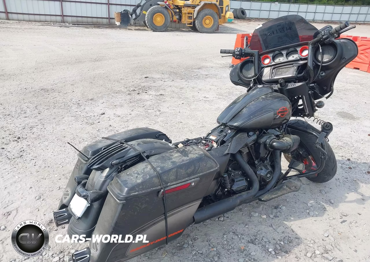 2017 Harley-Davidson Flhxs Street Glide Special VIN:1HD1KRC14HB601420 - 4