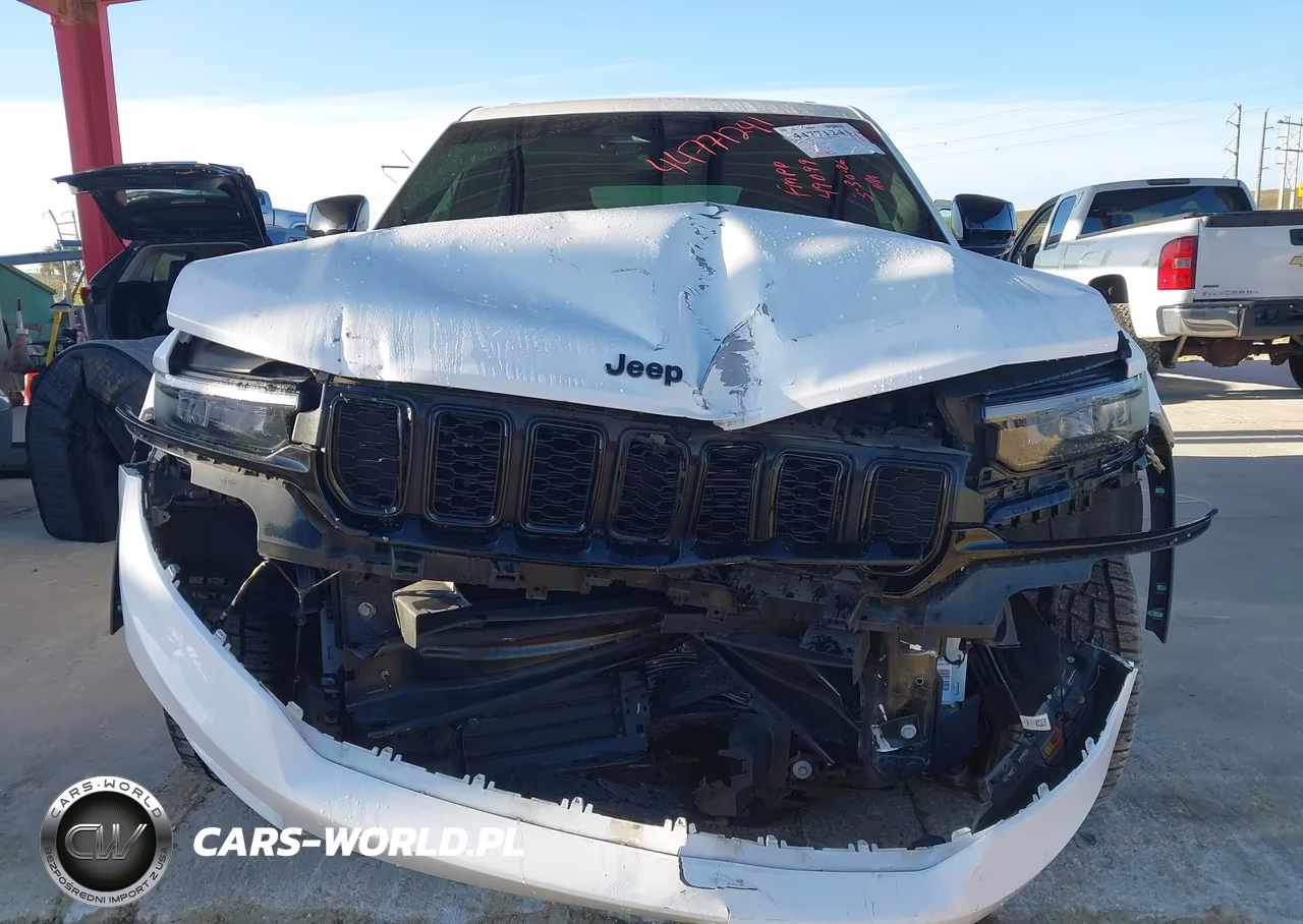 2023 Jeep Grand Cherokee Altitude 4X2 VIN:1C4RJGAG0PC647788 - 12