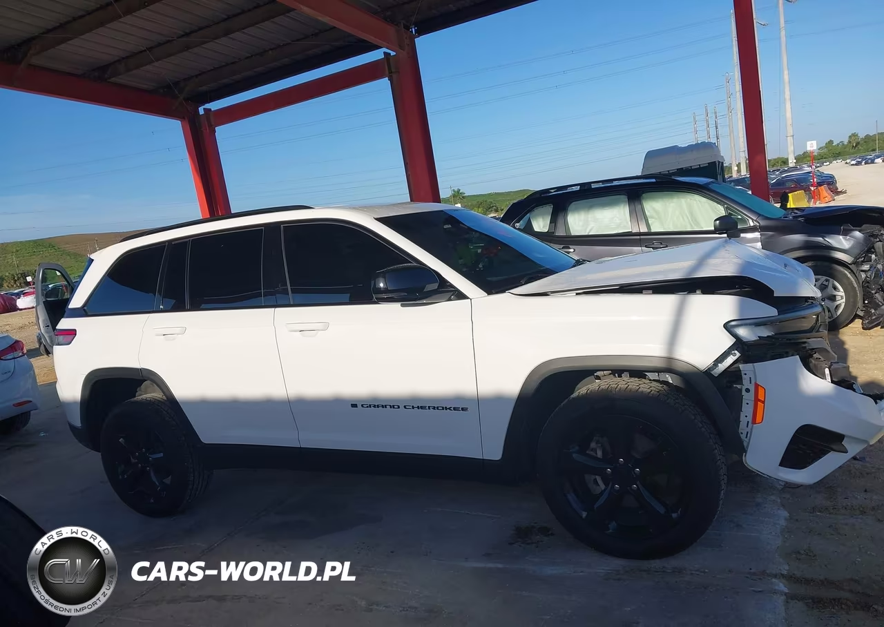 2023 Jeep Grand Cherokee Altitude 4X2 VIN:1C4RJGAG0PC647788 - 13