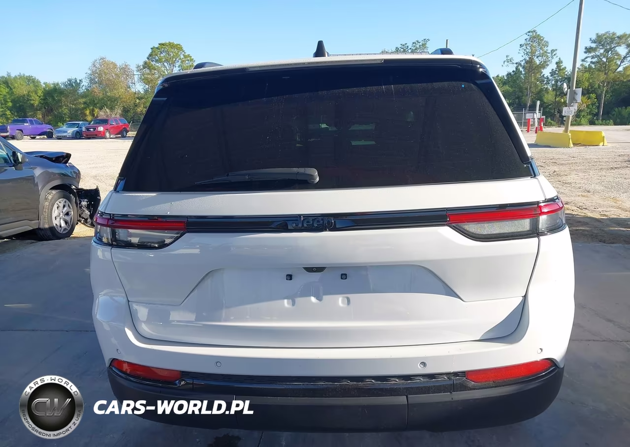 2023 Jeep Grand Cherokee Altitude 4X2 VIN:1C4RJGAG0PC647788 - 16