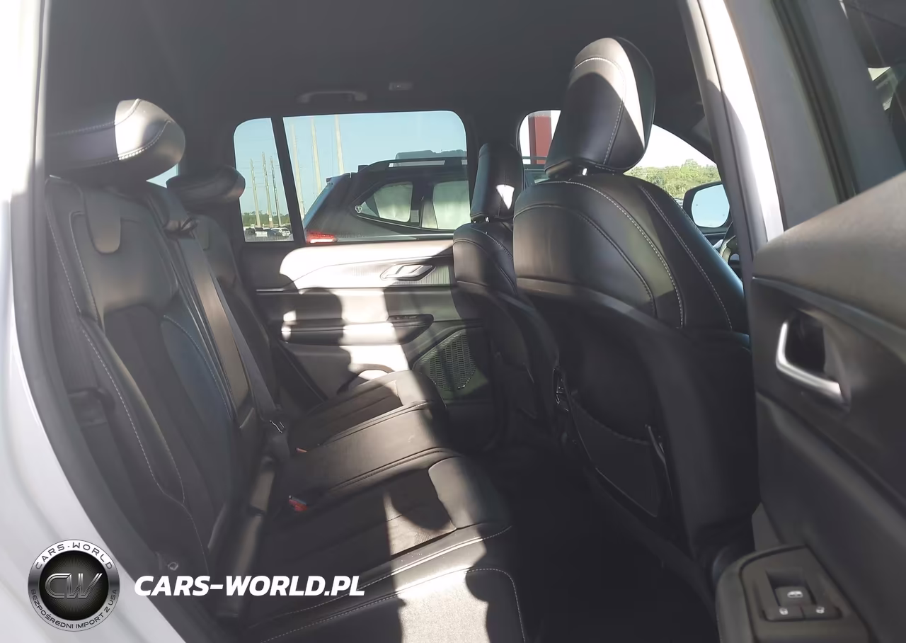 2023 Jeep Grand Cherokee Altitude 4X2 VIN:1C4RJGAG0PC647788 - 8